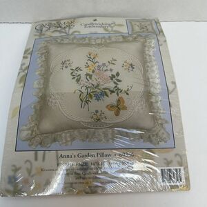 Candamar‎ Designs New Candlewicking Embroidery Anna's Garden Pillow Style #80346